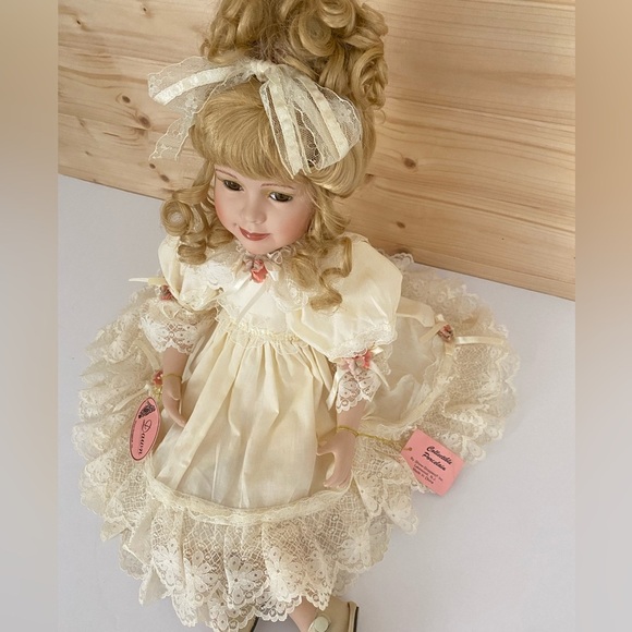Vintage SHOW-STOPPERS Collectible Porcelain Doll Dawn - Picture 7 of 16